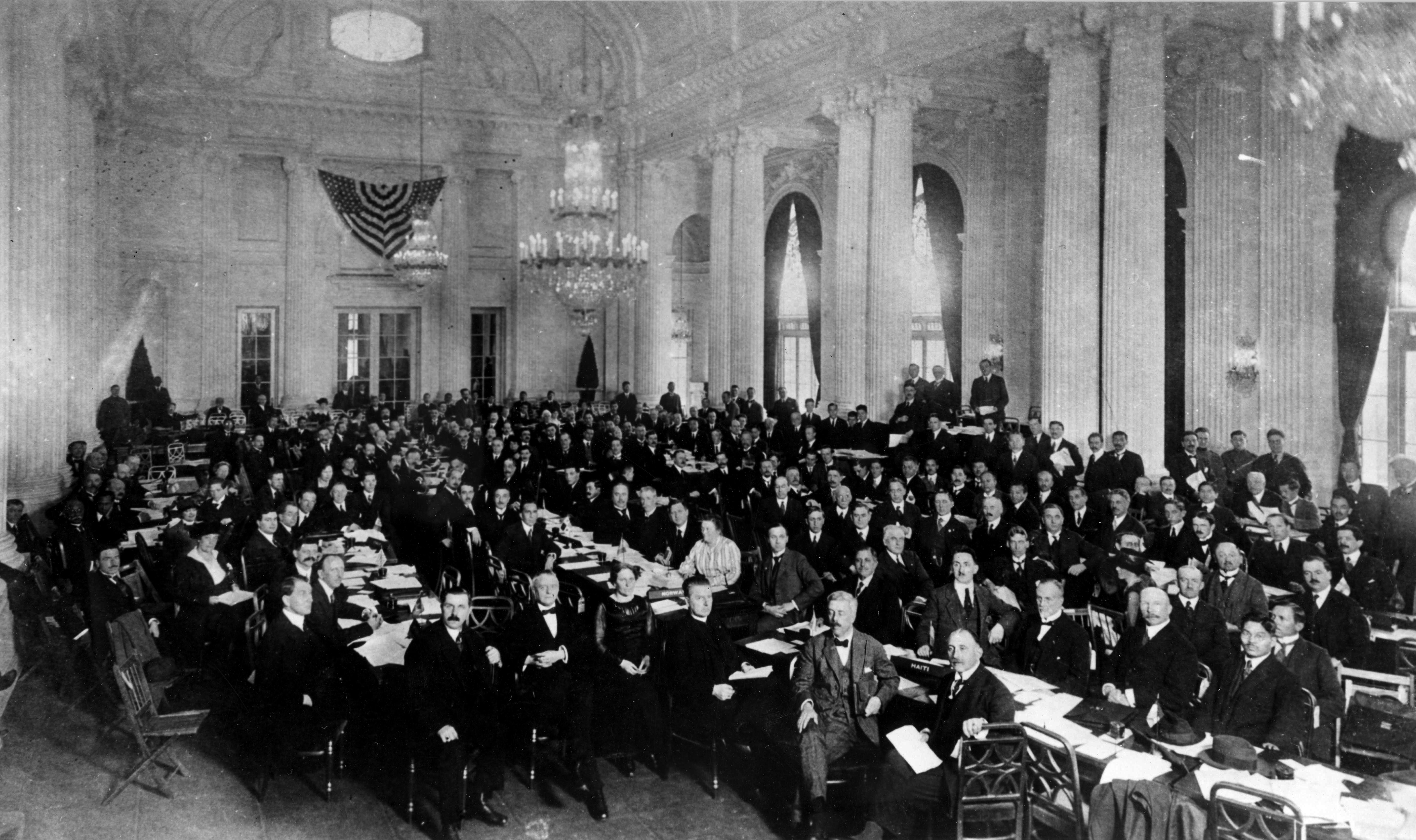 Основные международные конференции. Гаагская Мирная конференция 1899. Международная организация труда 1919. Вашингтонская конференция 1921. Гаагская конференция (июнь-июль 1922).