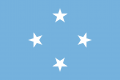 Flagget til Mikronesia med fire hvite stjerner på lyseblå bakgrunn. Det blå symboliserer stillehavet, de fire stjernene er de fire øygruppene Yap, Chuuk, Pohnpei og Kosrae