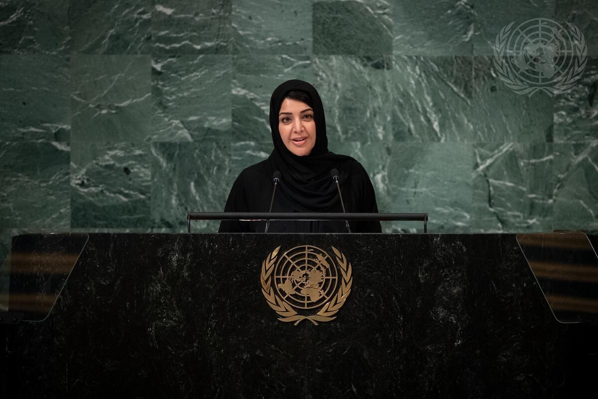 Reem Al Hashimy, minister for internasjonalt samarbeid, var den første kvinnen som holdt en tale på vegne av De forente arabiske emiratene i hoveddebatten, under generalforsamlingens syttisjuende sesjon. Kun 22 kvinner holdt innlegg i år. Foto: UN Photo/Ariana Lindquist.