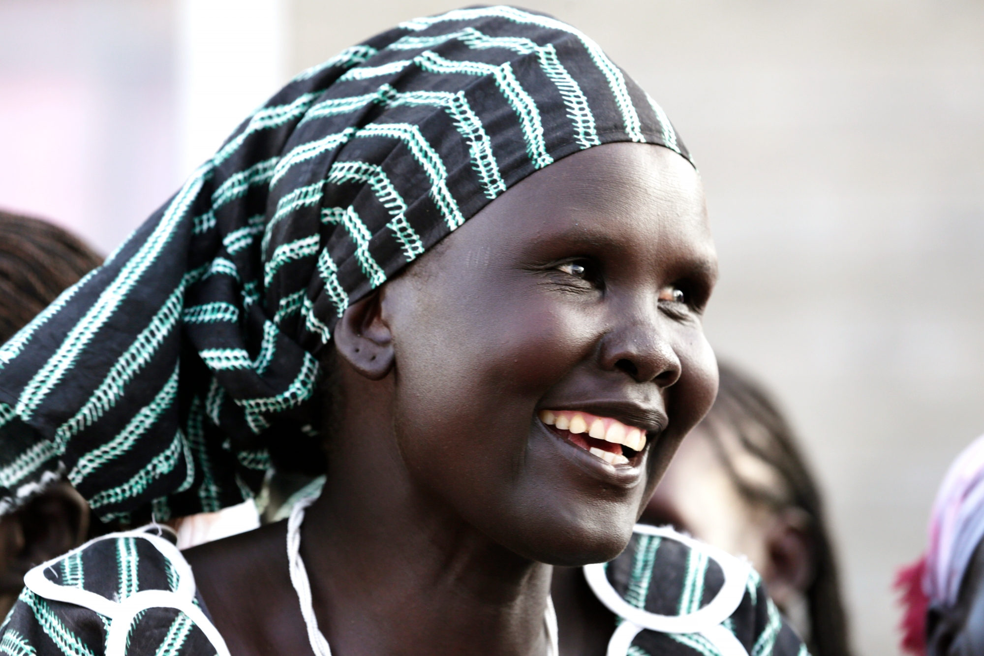 UNHCR kan starte ett nytt år med tillit til at organisasjonen kan dekke 15 prosent av forventede behov for 2023. Her er en fordrevet somalisk kvinne som for tiden bor i Ifo 2 flyktningleiren i Dadaab, Kenya, som støttes av FNs høykommissær for flyktninger (UNHCR). Foto: UN Photo/Evan Schneider.
