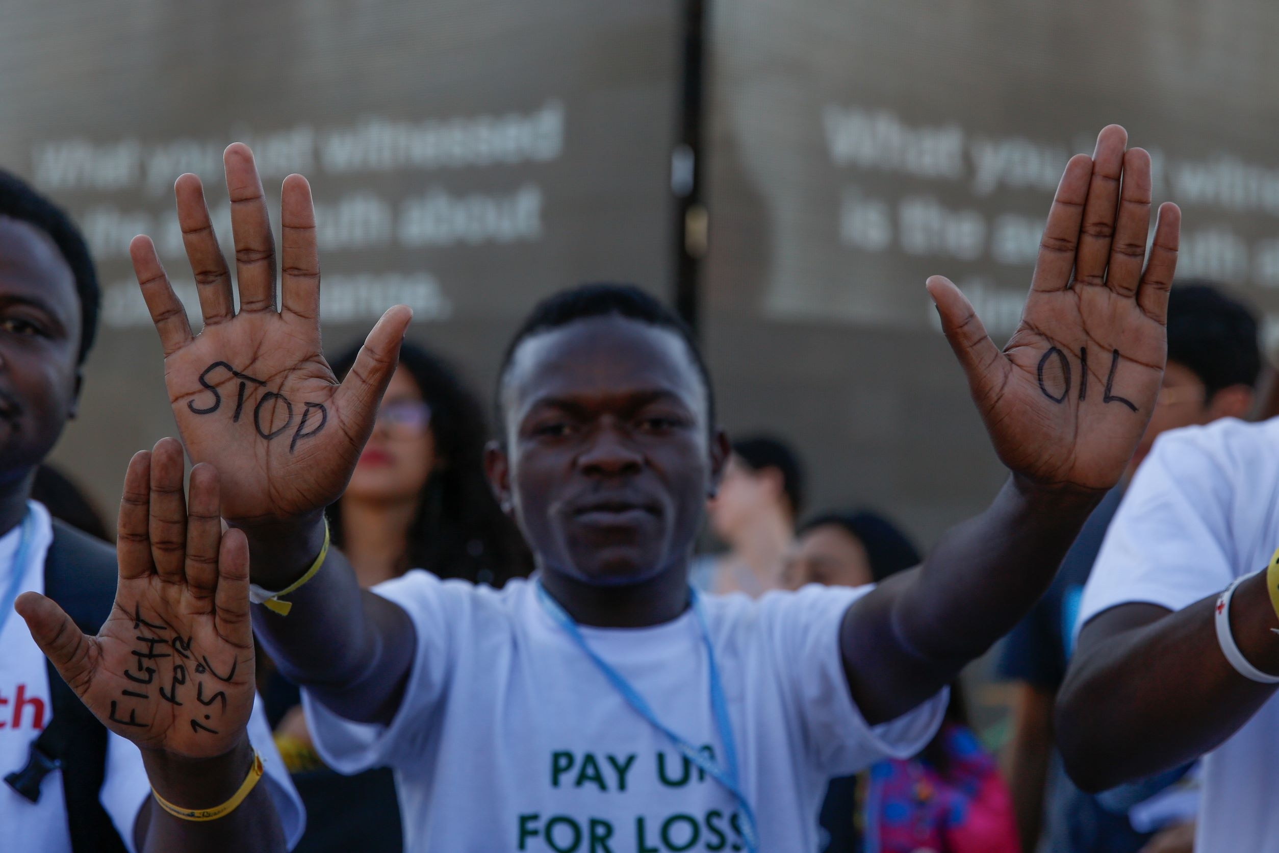 Sivilsamfunn demonstrerte mot fossilt brensel på COP27 fredag 11. november — Hold fossilt brensel i bakken, sa en ugandisk aktivist fra organisasjonen Greenfaith. Foto: UNFCCC/Kiara Worth.