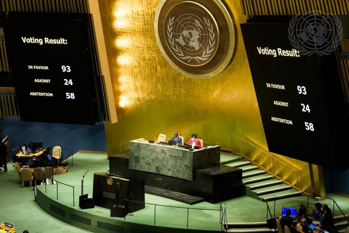 Torsdag stemte FNs generalforsamling for en resolusjon som suspenderer Russland fra FNs menneskerettighetssråd. Foto: UN Photo/Manuel Elias