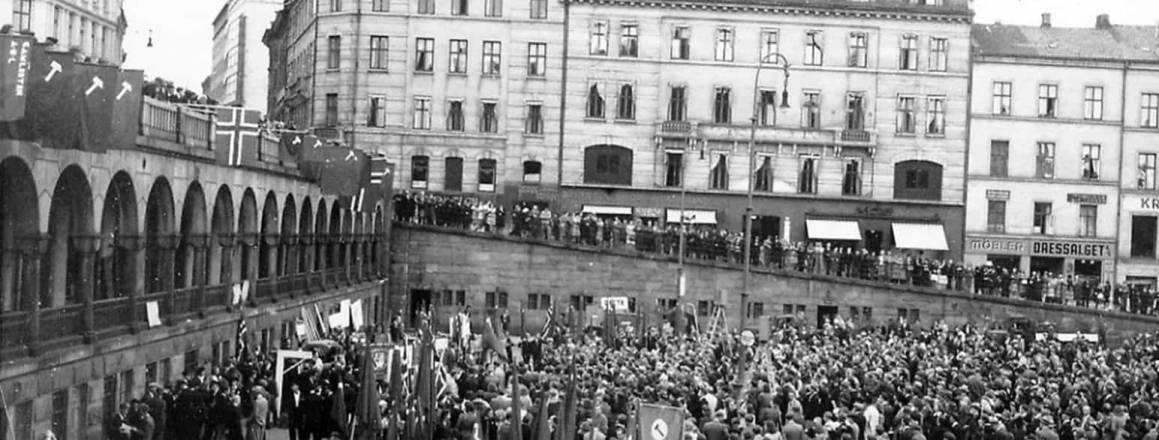 Fra 1.mai feiring på Youngstorget i Oslo på 1960-tallet. Ukjent fotograf, ingen rettighetshavere