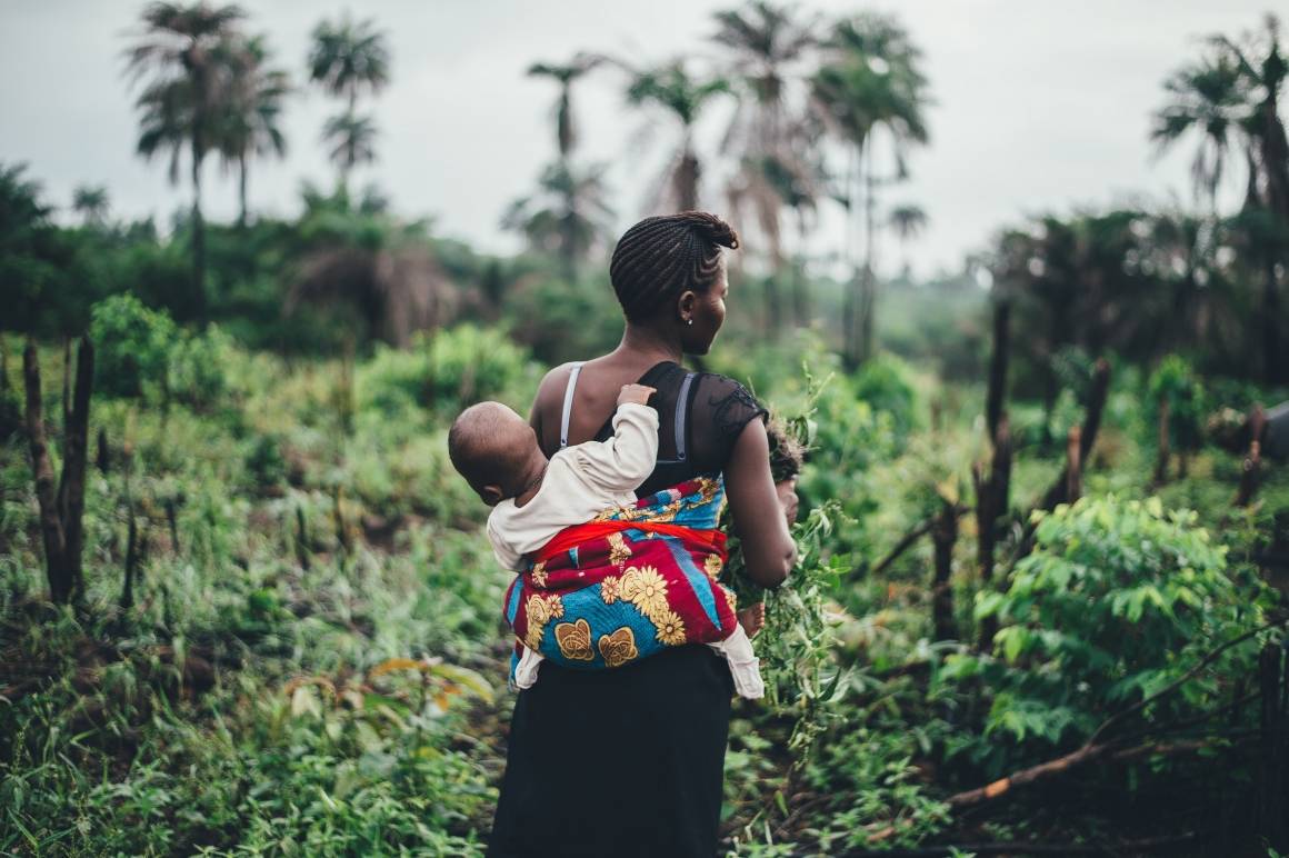 Uten et betydelig investeringsløft, vil reduksjonen i antall kvinner og spedbarn som dør under fødselen i Afrika avta, ifølge WHO. Foto: Annie Spratt/Unsplash