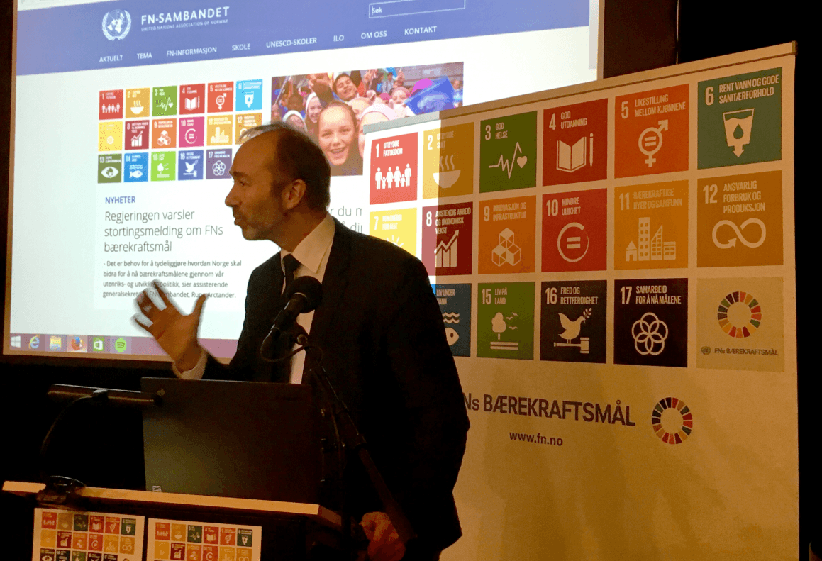 Leder av Utdanningskomiteen, Trond Giske (Ap), åpnet FN-sambandets skolekonferanse. Foto: FN-sambandet / Terje Karlsen