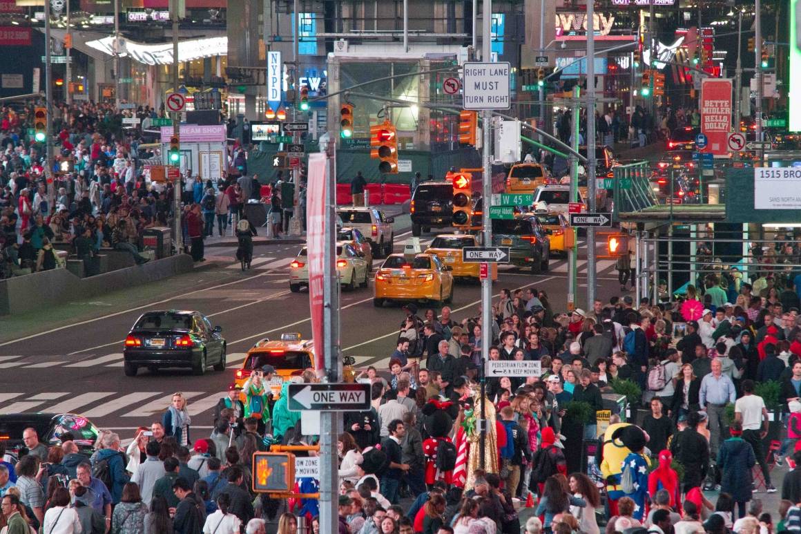 Et folkehav i gatene i New York, USA. Foto: Riccardo/Pexels