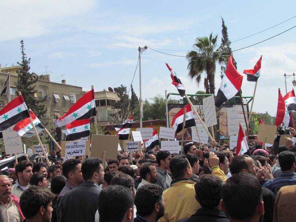 Tidlig fredlig demonstrasjon i Syria  Foto: Shamsnn via Flickr/Wikimedia Commons