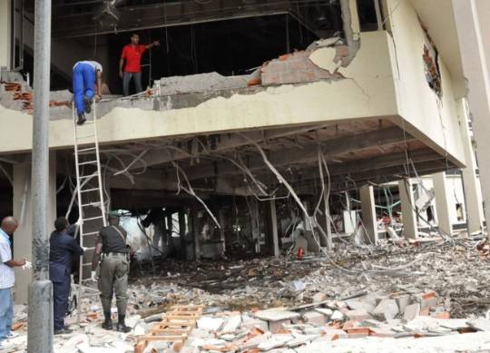 FN-kontoret i Abuja etter at en bilbombe har eksplodert, august 2011.