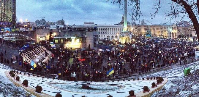 Demonstrasjon på Maidan-plassen i Kyiv, hovedstaden i Ukraina, 8. desember 2013.