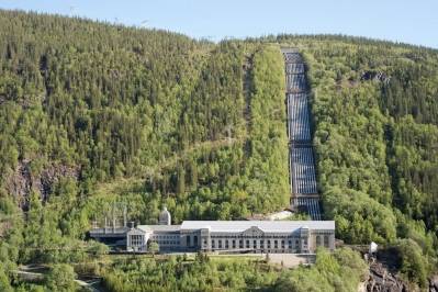 Norges andre industrielle revolusjon regnes som perioden etter 1905 da elektrisitet gjennom vannkraft ble tatt i bruk for å utvikle industri. Foto: Per Berntsen